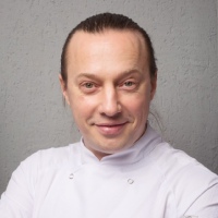 Шеф-повар Василий Емельяненко
